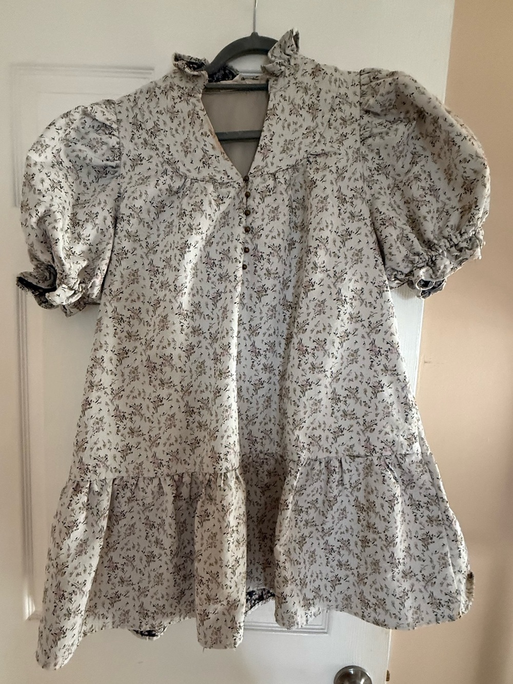 entro Dress with Floral Print and Puff Sleeves